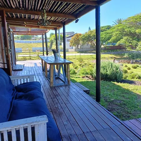 The Jbaynian Guesthouse Jeffreys Bay Exterior photo
