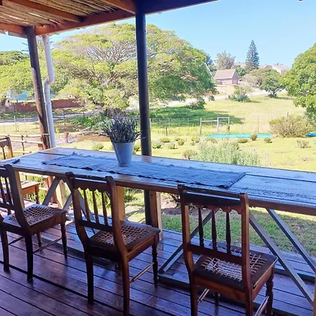 The Jbaynian Guesthouse Jeffreys Bay Exterior photo