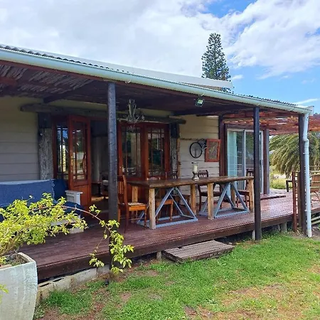 The Jbaynian Guesthouse Jeffreys Bay Exterior photo